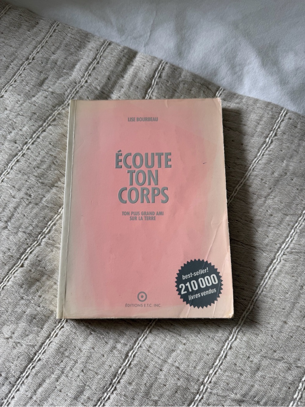 🦋3 for $10🦋 Books - Écoute Ton Corps Soft Pink Book by